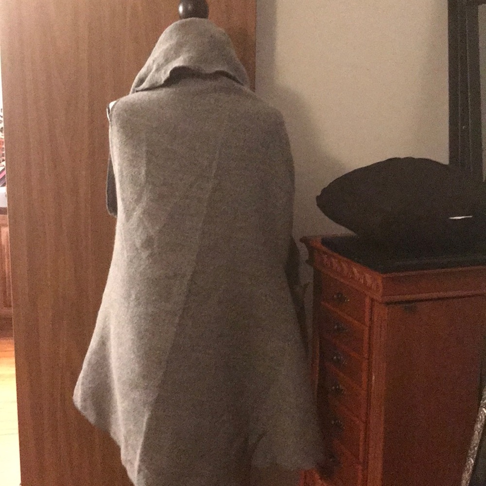 Gray colored shawl - Picture 3 of 6